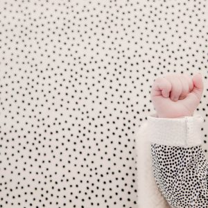 Mies & Co fitted sheet Cozy Dots offwhite wit hoeslaken met zwarte stippen