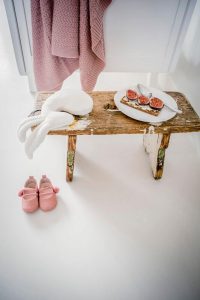 Mies & Co baby lifestyle Soft knitted blanket baby crib pale pink deken wieg gebreid roze